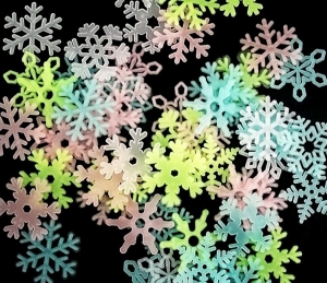Набор цветных светящихся снежинок для интерьера